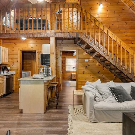 Dudley IV By Avantstay Cosy Cabin W Hot Tub Sweeping Views Pigeon Forge Bagian luar foto
